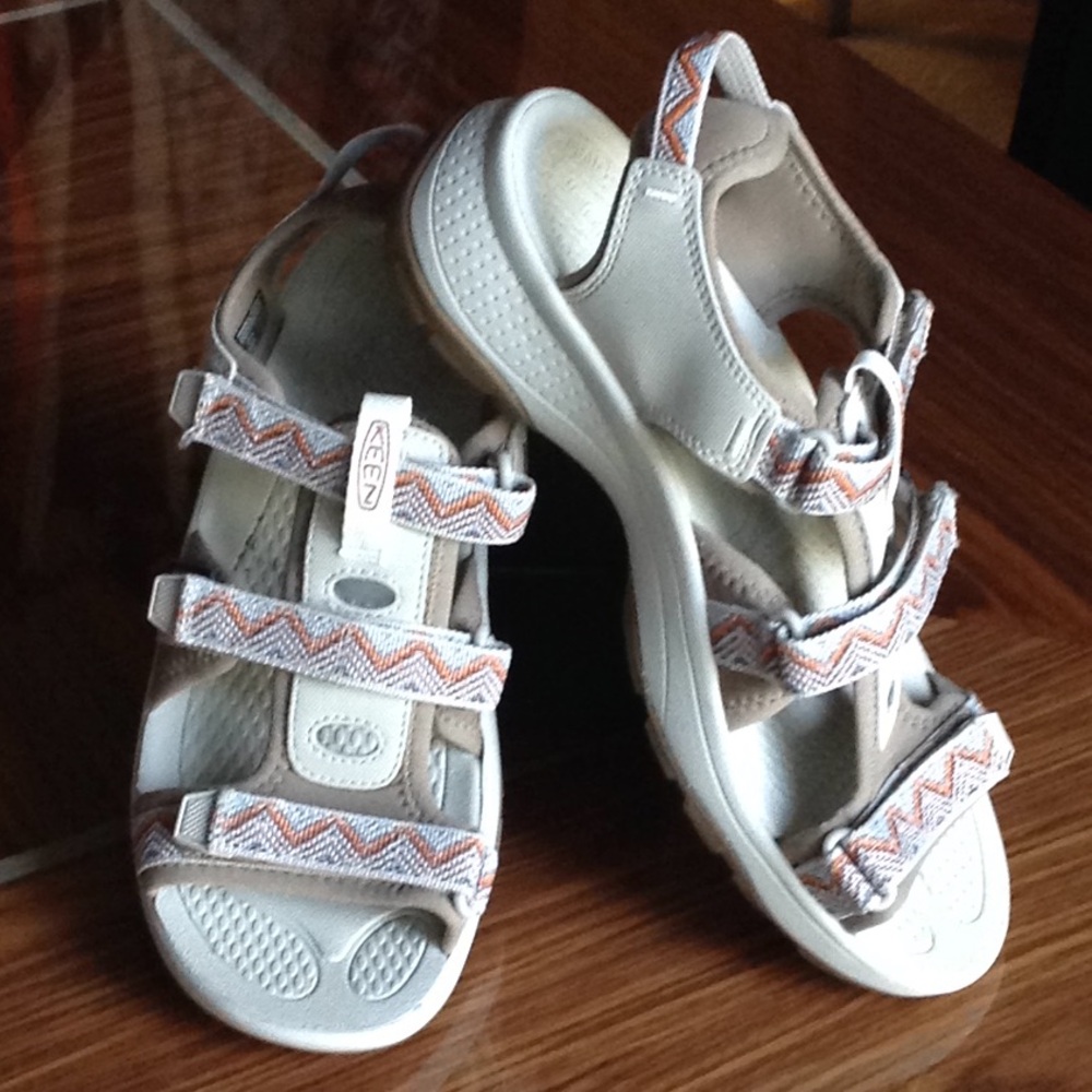 🔥 KEEN - Aztec Print Three Strap Velcro Sandals